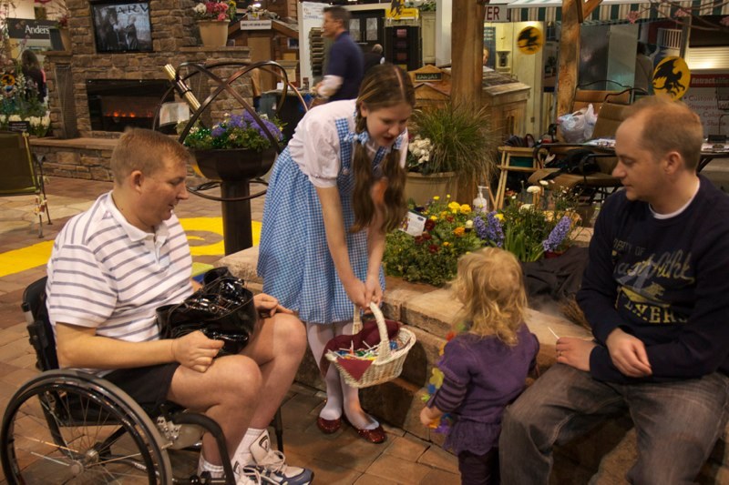 Dorothy offers lollipops to all