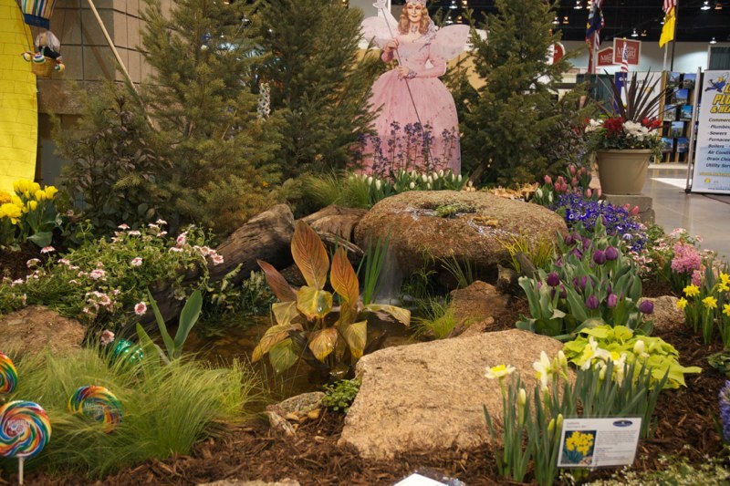 The pond and spouting rock is being watched over by Glinda.